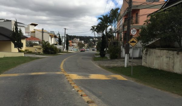Avenida Principal Condomínio Aruã