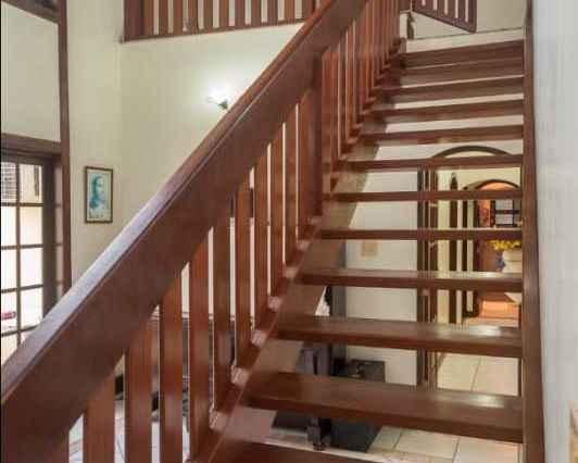 casa-albamar-guarujá-pereque-sakaiimoveis-escada
