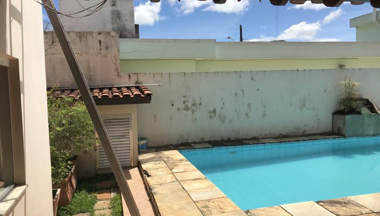 casa-terrea-4-suites-mogilar-venda-piscina-terreno660m2-churrasqueira-edicula-ótimo=para-clinica (17)
