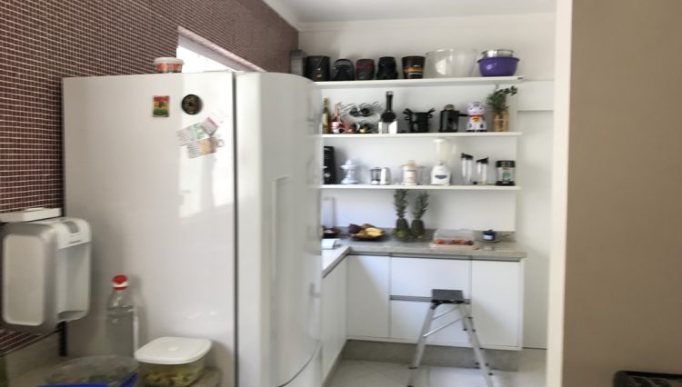 casa-terrea-4-suites-mogilar-venda-piscina-terreno660m2-churrasqueira-edicula-ótimo=para-clinica (18)