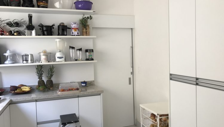 casa-terrea-4-suites-mogilar-venda-piscina-terreno660m2-churrasqueira-edicula-ótimo=para-clinica (19)