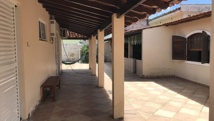 casa-terrea-4-suites-mogilar-venda-piscina-terreno660m2-churrasqueira-edicula-ótimo=para-clinica (33)