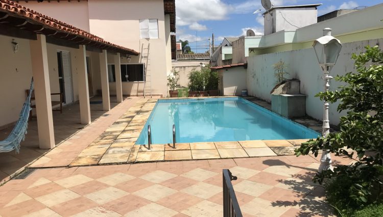 casa-terrea-4-suites-mogilar-venda-piscina-terreno660m2-churrasqueira-edicula-ótimo=para-clinica (44)
