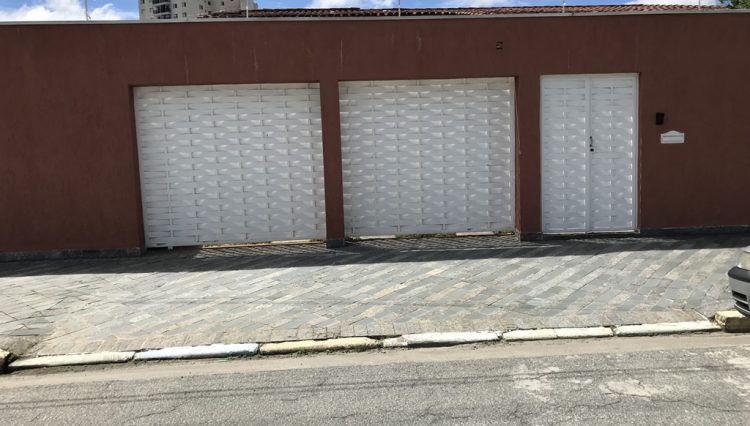 casa-terrea-4-suites-mogilar-venda-piscina-terreno660m2-churrasqueira-edicula-ótimo=para-clinica (50)