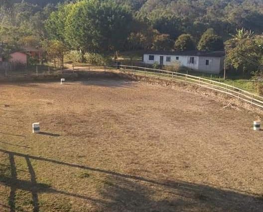 sitio-cocuera-lago-piscina-casa-5dorm-estabulo-churrasqueira-casa-hospede-pista-cavalo-mogi-ve ( (24)