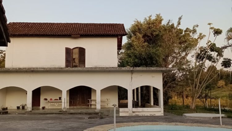 sitio-cocuera-lago-piscina-casa-5dorm-estabulo-churrasqueira-casa-hospede-pista-cavalo-mogi-ve ( (3)
