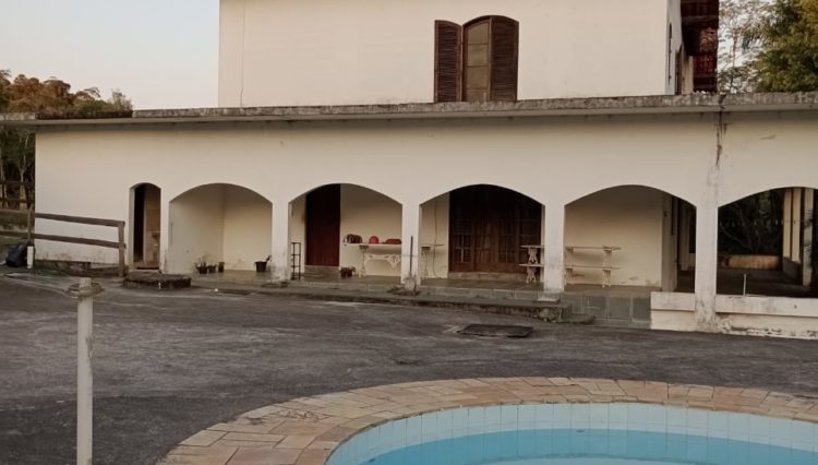 sitio-cocuera-lago-piscina-casa-5dorm-estabulo-churrasqueira-casa-hospede-pista-cavalo-mogi-ve ( (6)