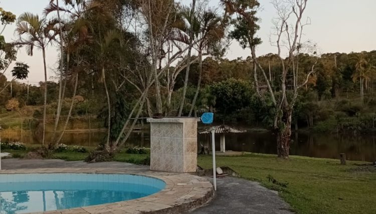 sitio-cocuera-lago-piscina-casa-5dorm-estabulo-churrasqueira-casa-hospede-pista-cavalo-mogi-ve ( (7)