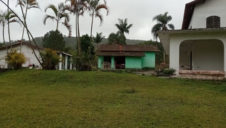 sitio-cocuera-lago-piscina-casa-5dorm-estabulo-churrasqueira-casa-hospede-pista-cavalo-mogi-ve ( (9)