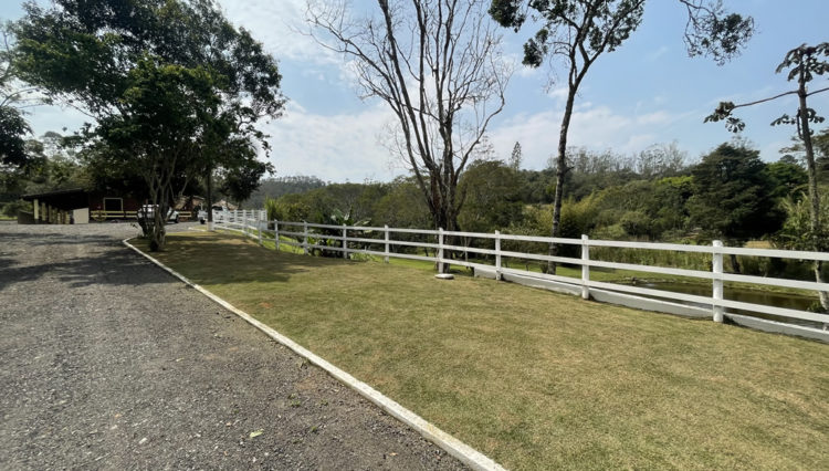 sitio-quatinga-24milm2-lagos-piscina-churrasqueira-horta-gramado-1km-asfalto (20)