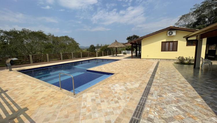 sitio-quatinga-24milm2-lagos-piscina-churrasqueira-horta-gramado-1km-asfalto (9)