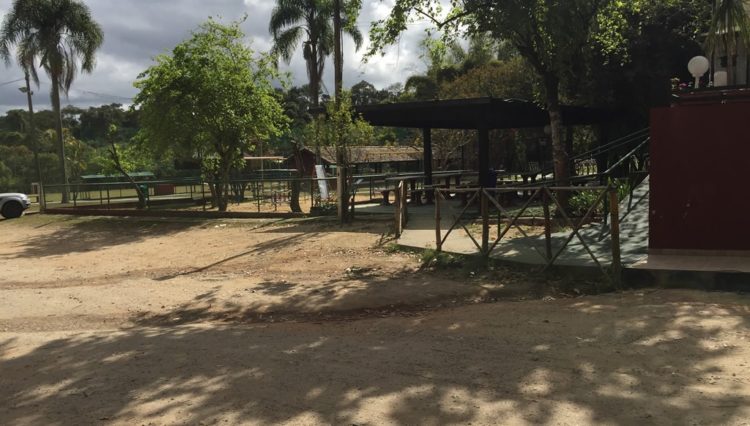 Estacionamento restaurante Aruã