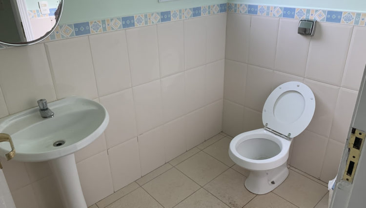 sobrado-venda-condominio-aruã-reformado-3-dorm-230m2-quital-3-salas (24)