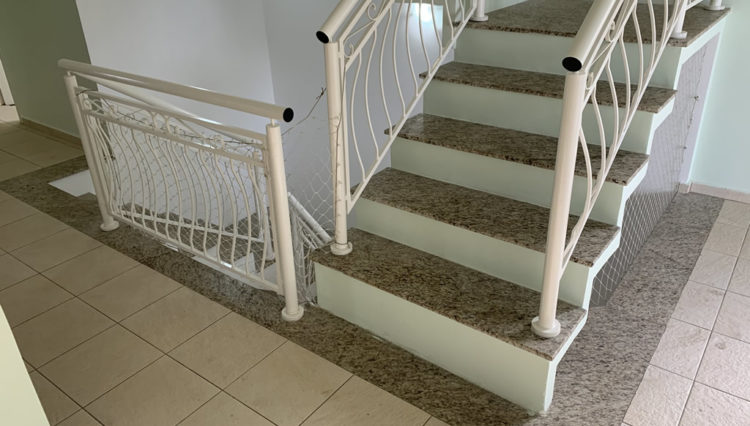 sobrado-venda-condominio-aruã-reformado-3-dorm-230m2-quital-3-salas (25)