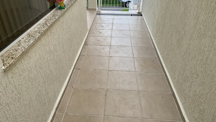sobrado-venda-condominio-aruã-reformado-3-dorm-230m2-quital-3-salas (31)