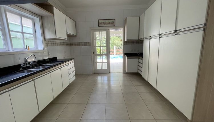 sobrado-240m2-ecopark-arua-mogi-venda-3-dorm-piscina-churrasqueira-fundo-reserva (10)