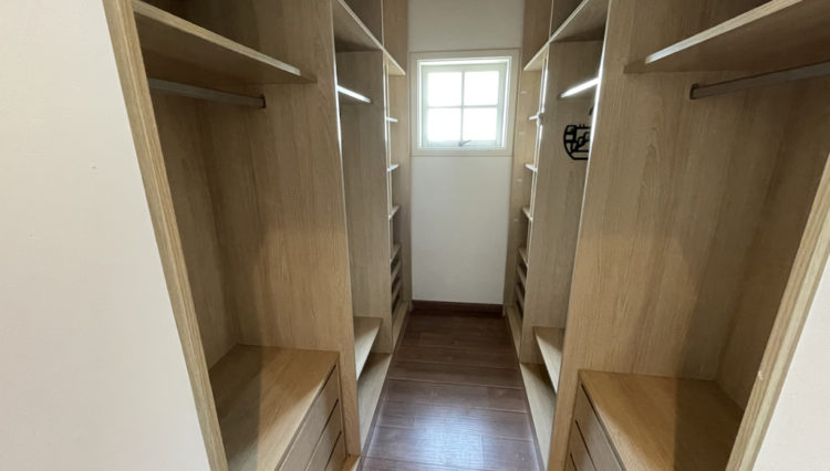 sobrado-240m2-ecopark-arua-mogi-venda-3-dorm-piscina-churrasqueira-fundo-reserva (17)