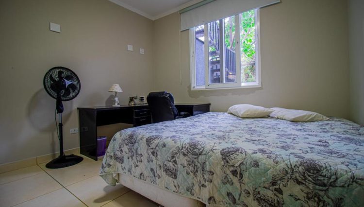 sitio-guararema-venda-piscina-casa-sede-4-dorm (25)