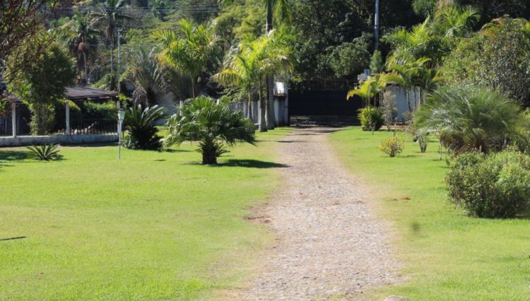 sitio-guararema-venda-piscina-casa-sede-4-dorm (29)