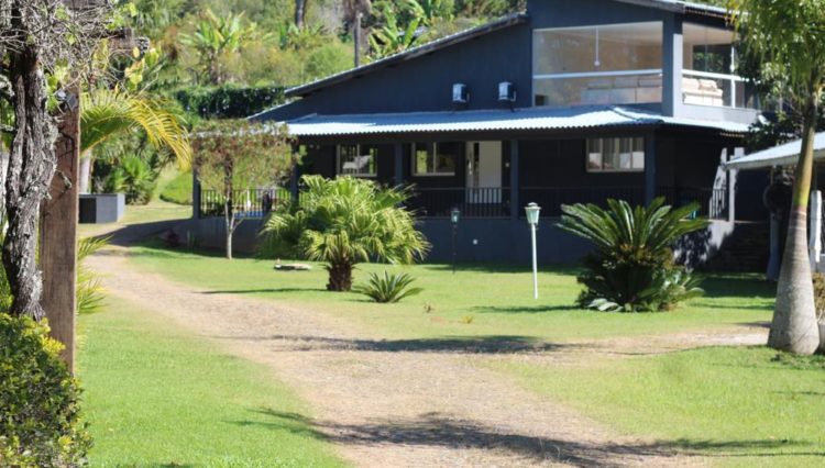 sitio-guararema-venda-piscina-casa-sede-4-dorm (35)