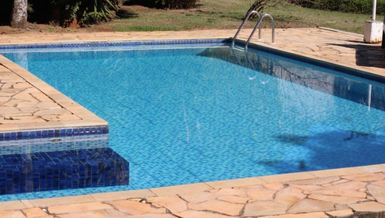 sitio-guararema-venda-piscina-casa-sede-4-dorm (37)