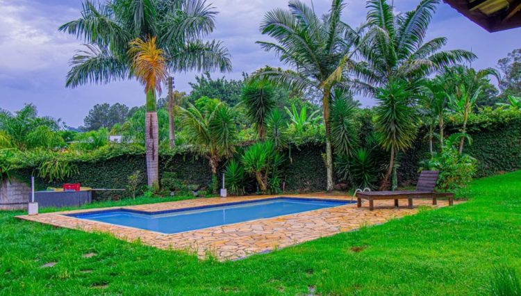 sitio-guararema-venda-piscina-casa-sede-4-dorm (8)