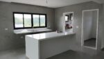sobrado-3-suites-424m2-piscina-jacuzzi-banheira-gourmet-cond-aruã (11)