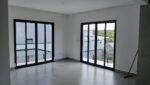 sobrado-3-suites-424m2-piscina-jacuzzi-banheira-gourmet-cond-aruã (12)