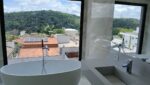 sobrado-3-suites-424m2-piscina-jacuzzi-banheira-gourmet-cond-aruã (23)