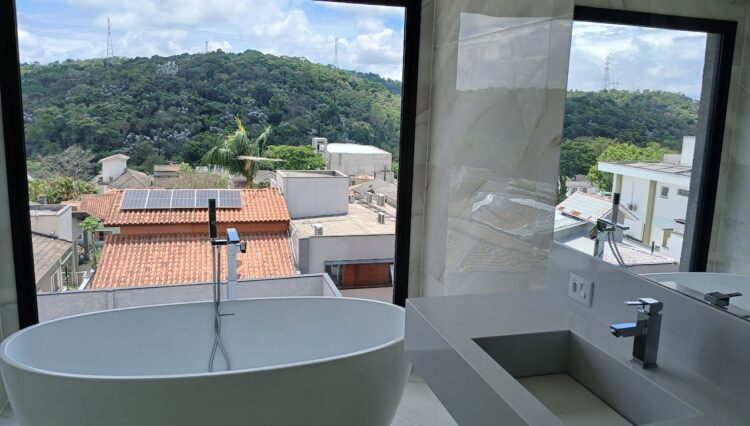 sobrado-3-suites-424m2-piscina-jacuzzi-banheira-gourmet-cond-aruã (23)