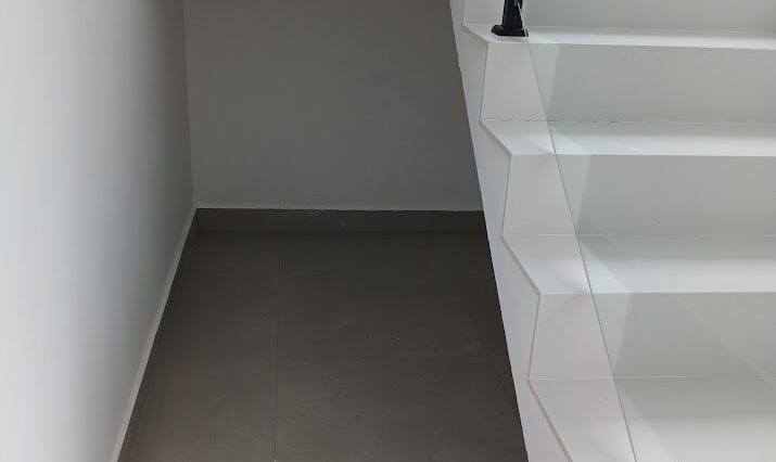 sobrado-3-suites-424m2-piscina-jacuzzi-banheira-gourmet-cond-aruã (9)