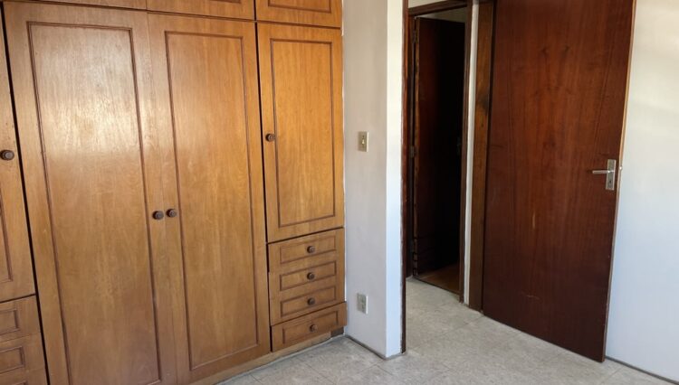 apartamento-2-dorm-locação-mogilar-armários (15)