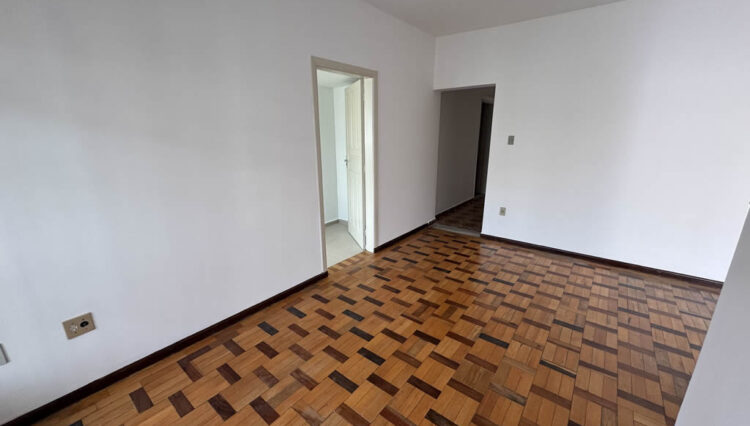 casa-térrea-comercial-mogilar-venda-reformada-clinica-4-quartos-edicula-garagem 4-carros (11)