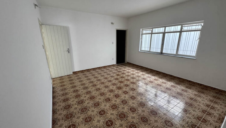 casa-térrea-comercial-mogilar-venda-reformada-clinica-4-quartos-edicula-garagem 4-carros (17)