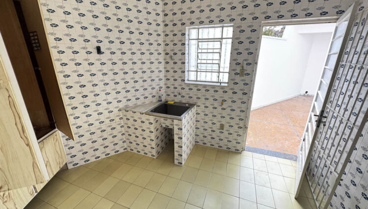 casa-térrea-comercial-mogilar-venda-reformada-clinica-4-quartos-edicula-garagem 4-carros (18)