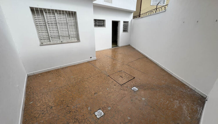 casa-térrea-comercial-mogilar-venda-reformada-clinica-4-quartos-edicula-garagem 4-carros (25)