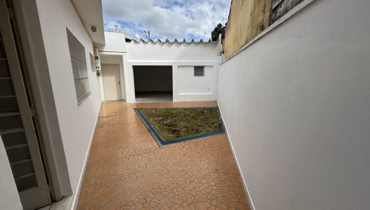casa-térrea-comercial-mogilar-venda-reformada-clinica-4-quartos-edicula-garagem 4-carros (26)