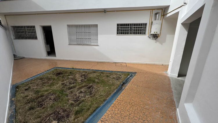 casa-térrea-comercial-mogilar-venda-reformada-clinica-4-quartos-edicula-garagem 4-carros (27)