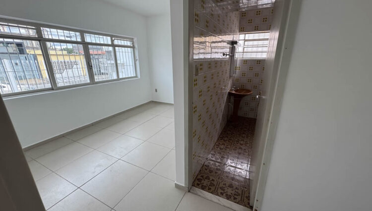 casa-térrea-comercial-mogilar-venda-reformada-clinica-4-quartos-edicula-garagem 4-carros (9)