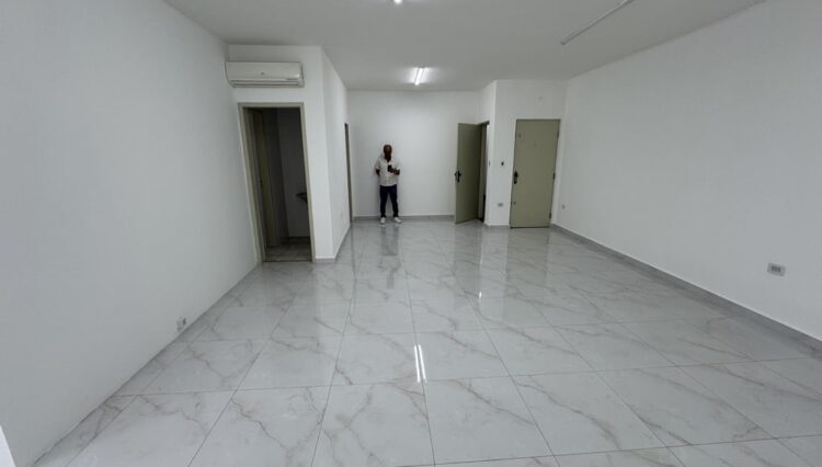 sala-comercial-80m2-2-banheiros-terceiro -andar-centro-locação (10)