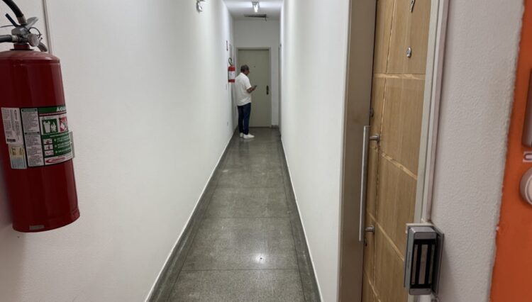 sala-comercial-80m2-2-banheiros-terceiro -andar-centro-locação (2)