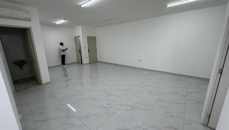 sala-comercial-80m2-2-banheiros-terceiro -andar-centro-locação (23)