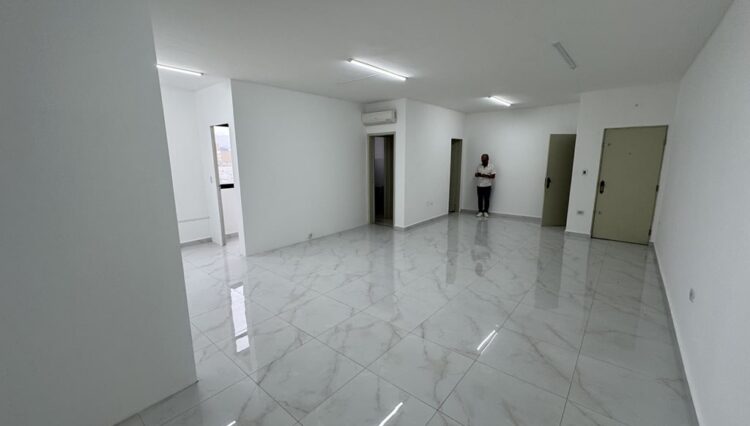sala-comercial-80m2-2-banheiros-terceiro -andar-centro-locação (8)