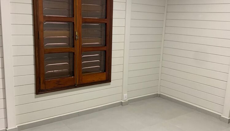 sobrado-de-madeira-condominio-aruã-3-dorm-venda-128m2 (7)