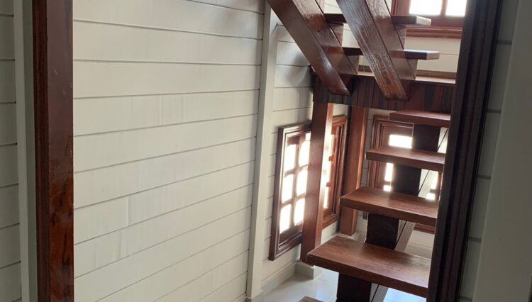 sobrado-de-madeira-condominio-aruã-3-dorm-venda-128m2 (9)