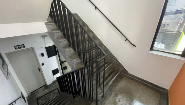 sala-comercial-80m2-2-banheiros-terceiro -andar-centro-locação (1)