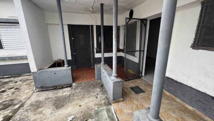 casa-térrea-comercial-terreno-309m2-2-dorm+edícula-quintal-venda-centro (3)