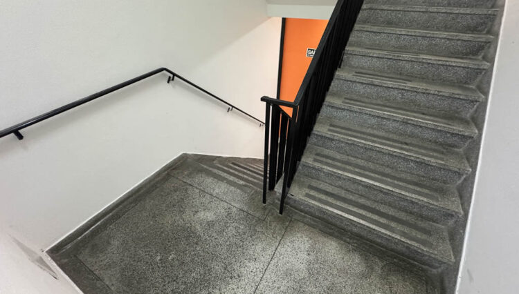 sala-comercial-80m2-2-banheiros-terceiro -andar-centro-locação