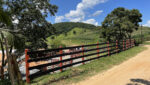 sitio-6-alqueires-paraibuna-10km-salesopolis-casa-sede-5-dorm-3-lagos-cocheiras-plantação-cercado (2)