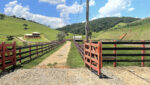 sitio-6-alqueires-paraibuna-10km-salesopolis-casa-sede-5-dorm-3-lagos-cocheiras-plantação-cercado (34)